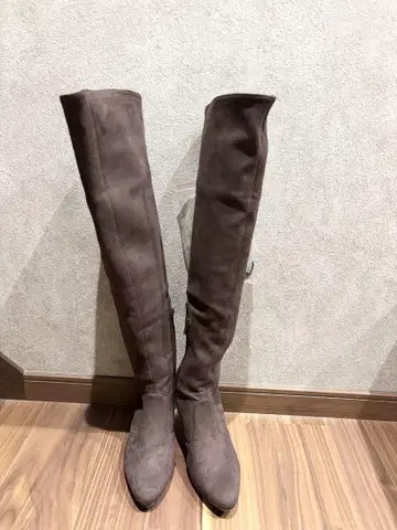 미사용 새상품 스웨이드 원단 브라운 롱 부츠 중간 힐 사이드 지퍼 부착