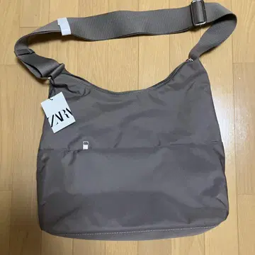 ZARA XL 나일론 크로스 바디백 그레이 베이지