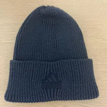 adidas 블랙 니트 모자 끈 포함