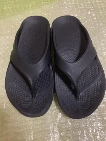 블랙 비치 샌들 oofos