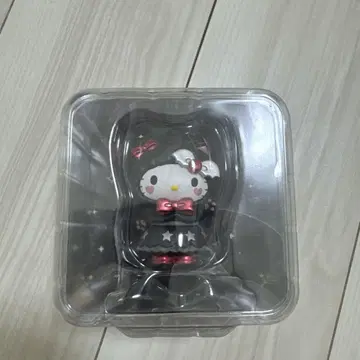 헬로키티 피규어 블랙과 핑크