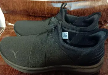 Puma 블랙 스니커즈
