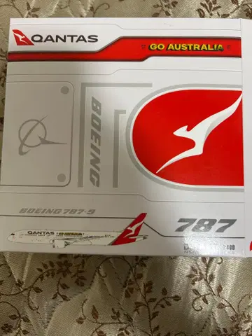 QANTAS Boeing 787-9 1/400