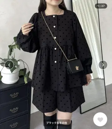 프로즈 베일 플로키 도트 펄 버튼 페플럼 블라우스