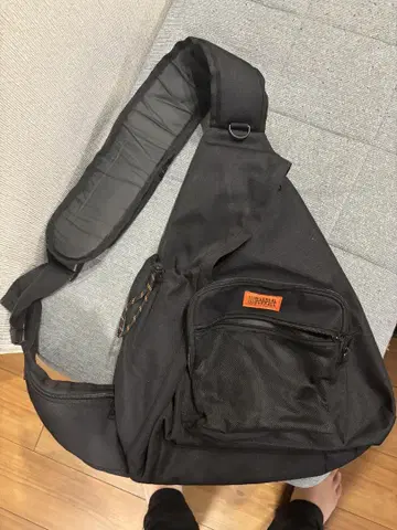 유니버셜 오버롤 3각 백팩 블랙