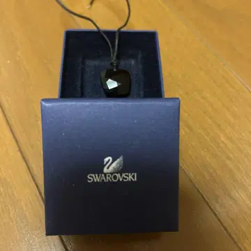 Swarovski 블랙 크리스탈 펜던트