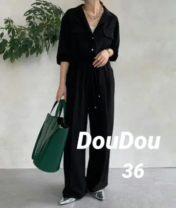 택 포함 새상품 DouDou 오픈 카라 점프 수트 블랙 36