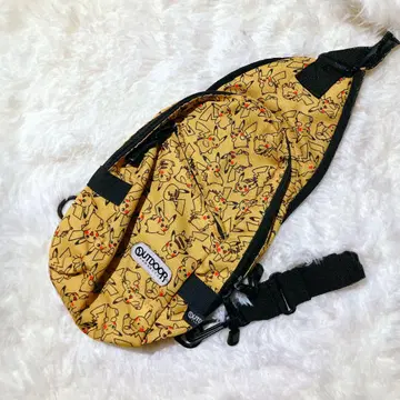[새상품급] OUTDOOR 피카츄 패턴 바디백