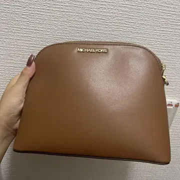 MICHAEL KORS 브라운 파우치 미사용 숄더백