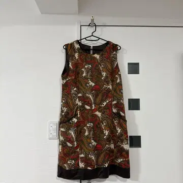 미사용 페이즐리 무늬 슬리브리스 원피스 일본제 원피스 패턴 원피스