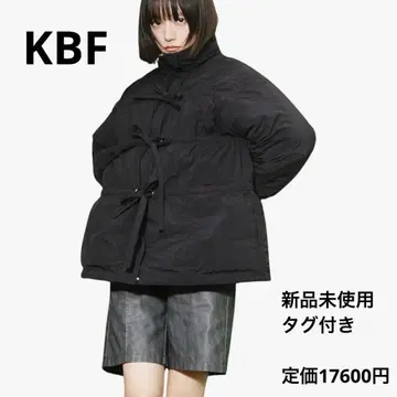 새상품 KBF [ 프론트 리본 충전솜 다운 자켓 ] 숏 기장 아우터 블랙