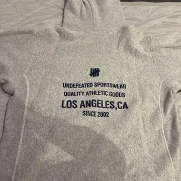 UNDEFEATED 그레이 후드 부착 후드티