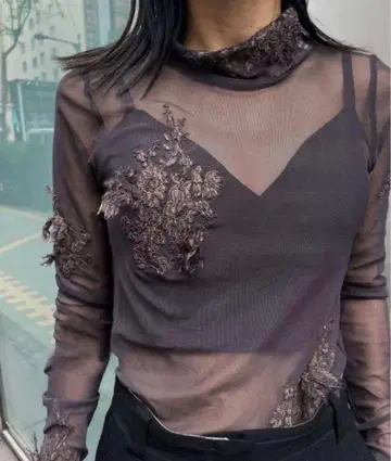 UND FUR EMBROIDERY SKIN TOP
