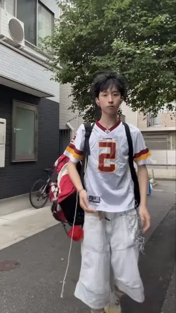 몬타 착용 NFL MOSS 게임 셔츠