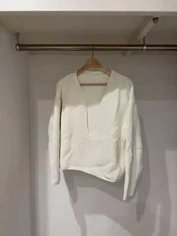 Sea Room Lynn 아이보리 V넥 스웨터