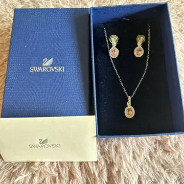 새상품급 Swarovski 핑크 목걸이 귀걸이 세트