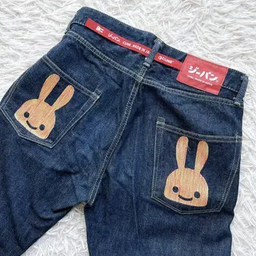 새상품급 CUNE 인디고 데님 청바지 토끼 2개 가죽 패치 일본제