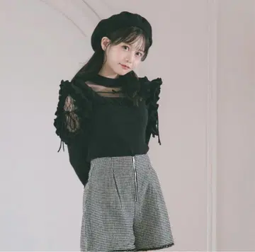 meltie 반짝임 숄더 프릴 니트