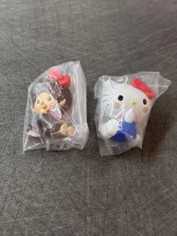 몽치치 x 헬로키티 메지루시 액세서리 헬로키티 2개 세트
