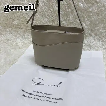미사용 새상품급 gemeil 웨이브 원숄더백 가죽 베이지