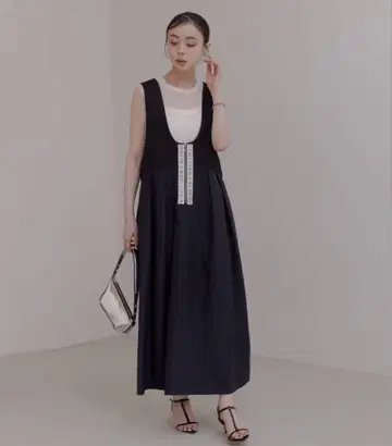 택 포함 새상품 에이미 로우 V넥 살로펫