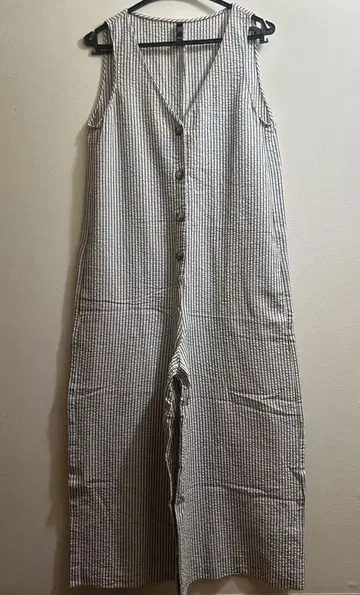 ZARA TRF collection 살로펫 스트라이프 V넥