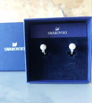 새상품 SWAROVSKI Tricia 펄 귀찌 스와로브스키