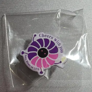 니지산지 후와 미나토 캡슐 토이 핀 배지