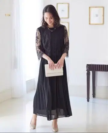 엘레강트 블랙 플리츠 드레스