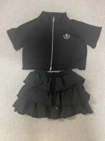 블랙 프릴 스커트 셋업