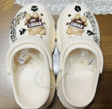 [ 새상품 ] 화이트 샌들 베어 체인 24cm
