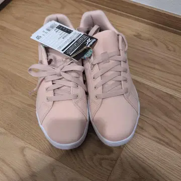 Reebok 핑크 스니커즈 23.5cm