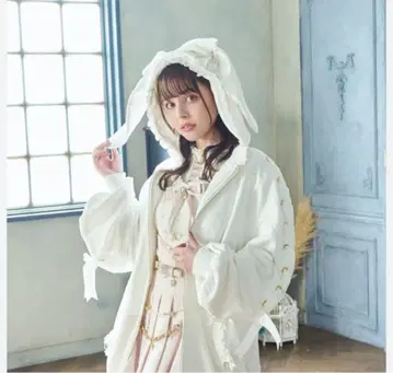 LIZLISA 토끼 귀 레이스업 슬리브 후드티 화이트