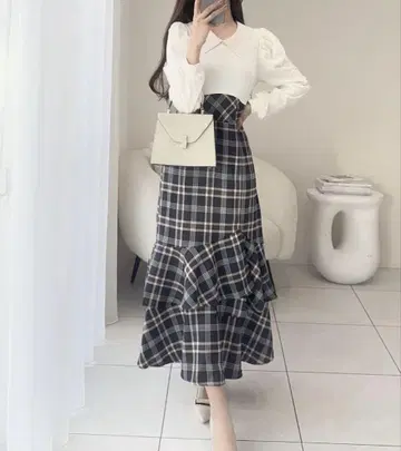 네이비 체크 무늬 플레어 스커트 M