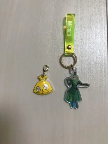 극단 사계절 미녀와 야수 참 벨 위키드 아크릴 키링