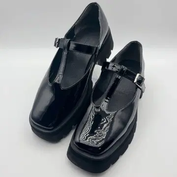 새상품급 STYLE DELI 에나멜 스트랩 트랙 밑창 통굽 M