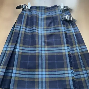 새상품급! O'N eill 네이비 체크 패턴 플리츠 스커트