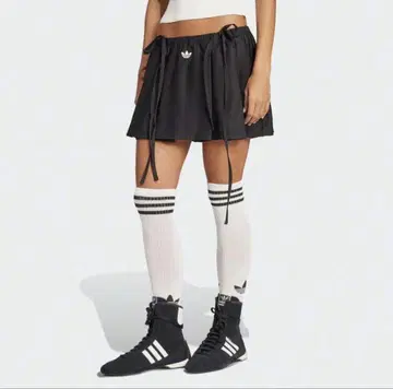 adidas 블랙 미니 스커트 리본 포함