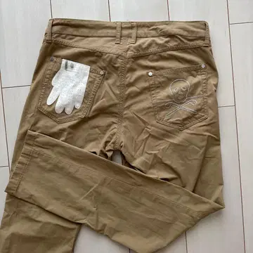 MARK & LONA 베이지 스컬 자수 골프 팬츠