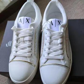 미사용 새상품 AX 소가죽 화이트 스니커즈 메쉬 패널 size 37