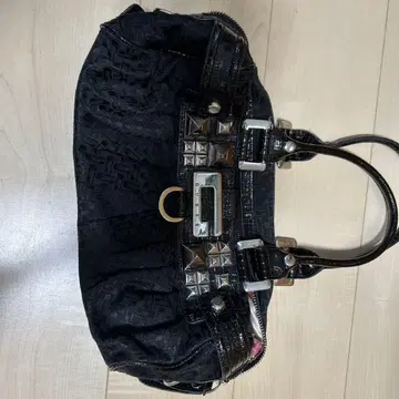 guess 스터드 장식 블랙 핸드백
