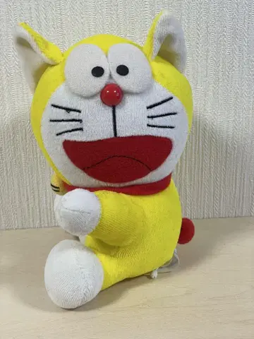 도라에몽 옐로우 컬러 고양이 귀