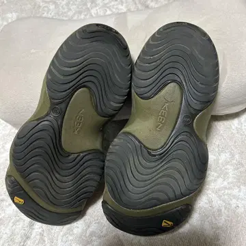 KEEN 올리브 샌들