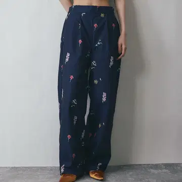 ANOTHER S 미니 꽃무늬 팬츠 블랙