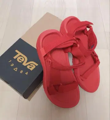 [상자 없음] 미사용 새상품 teva HURRICANE XLT2 RED