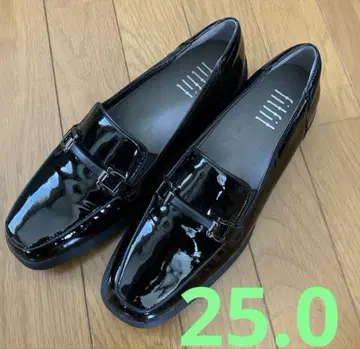[ 최종 가격 ] 시착만 한 상품!fitfit 25cm 에나멜 로퍼