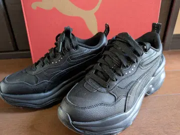 PUMA 블랙 스니커즈