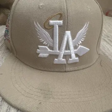 베이지 LA 자수 캡