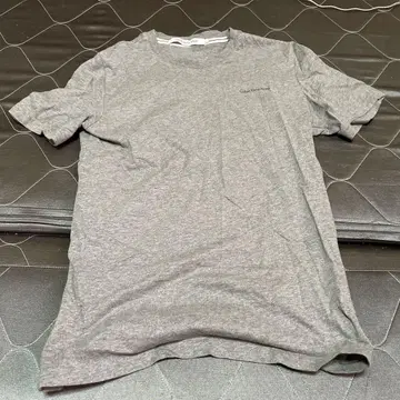 CALVIN KLEIN JEANS 그레이 T셔츠 S사이즈