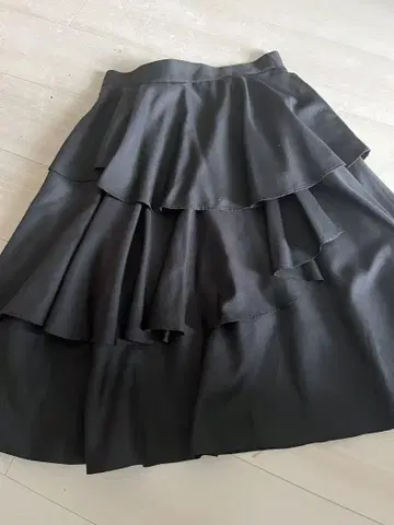 새상품급 로이스크레용 캉캉 스커트 블랙
